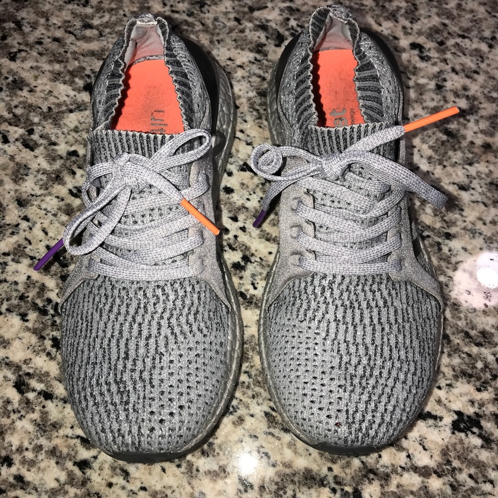Women’s Adidas Ultra boost (sz 6)
